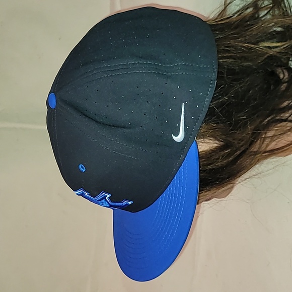 Nike. True. Dri-fit. University of Kentucky. UK. Men's size 8. Condition 9.5/10 - Picture 2 of 15